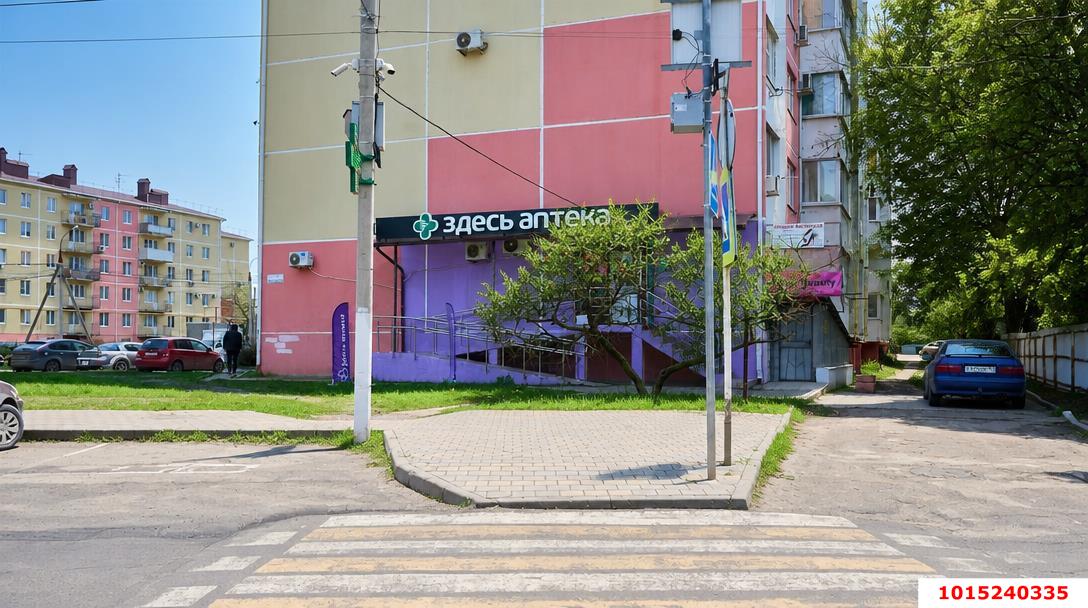 Фото №3: Торговое помещение <span class="whitespace-nowrap">43 м²</span>, <span class="whitespace-nowrap">1/5 эт.</span> - Крымск, мкр. Платан, ул. Октябрьская, 37Л