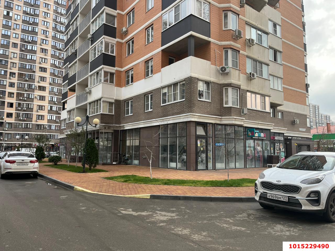 Фото №1: Торговое помещение 86 м² - Краснодар, жилой комплекс Альпы, ул. Командорская, 6к1