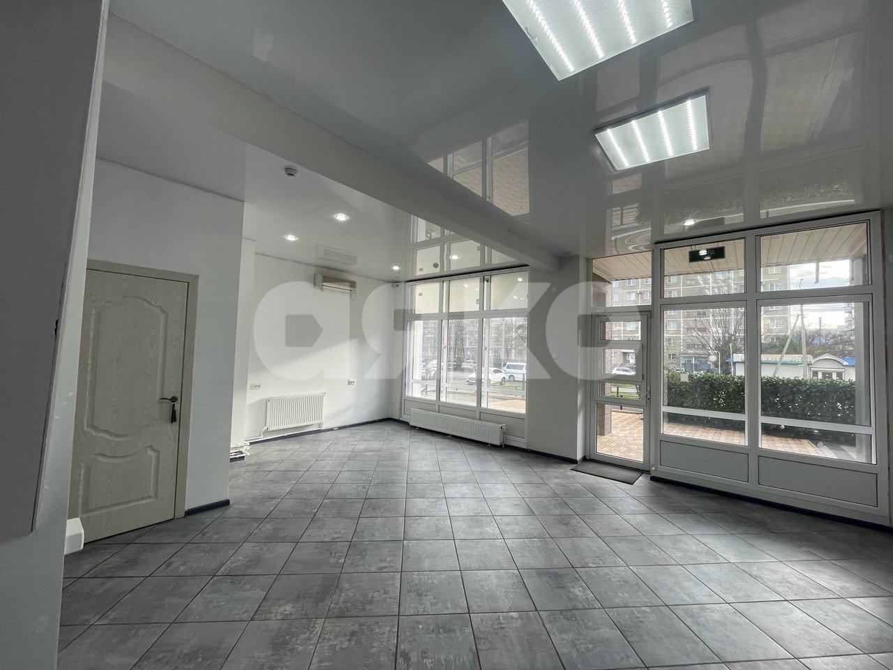 Фото №2: Коммерция 104 м² - Майкоп, квартал Черёмушки, ул. Пионерская, 530