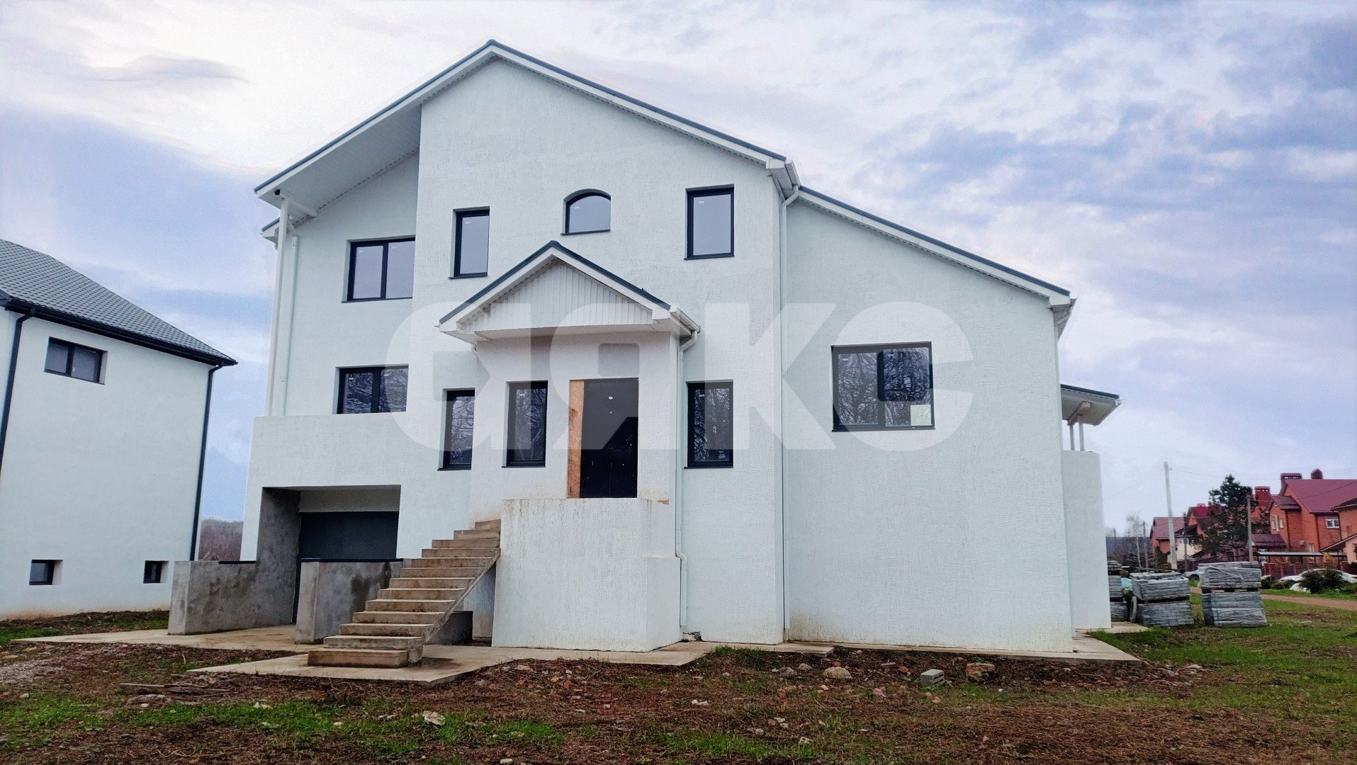 Фото №1: Дом 390 м² + 8 сот. - Саратовская, 4-й, ул. Шоссейная, 179