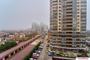 Фото №1: 3-комнатная квартира <span class="whitespace-nowrap">90 м²</span>, <span class="whitespace-nowrap">7/24 эт.</span> - Краснодар, мкр. ЖК На Высоте, ул. Каляева, 263/4к1