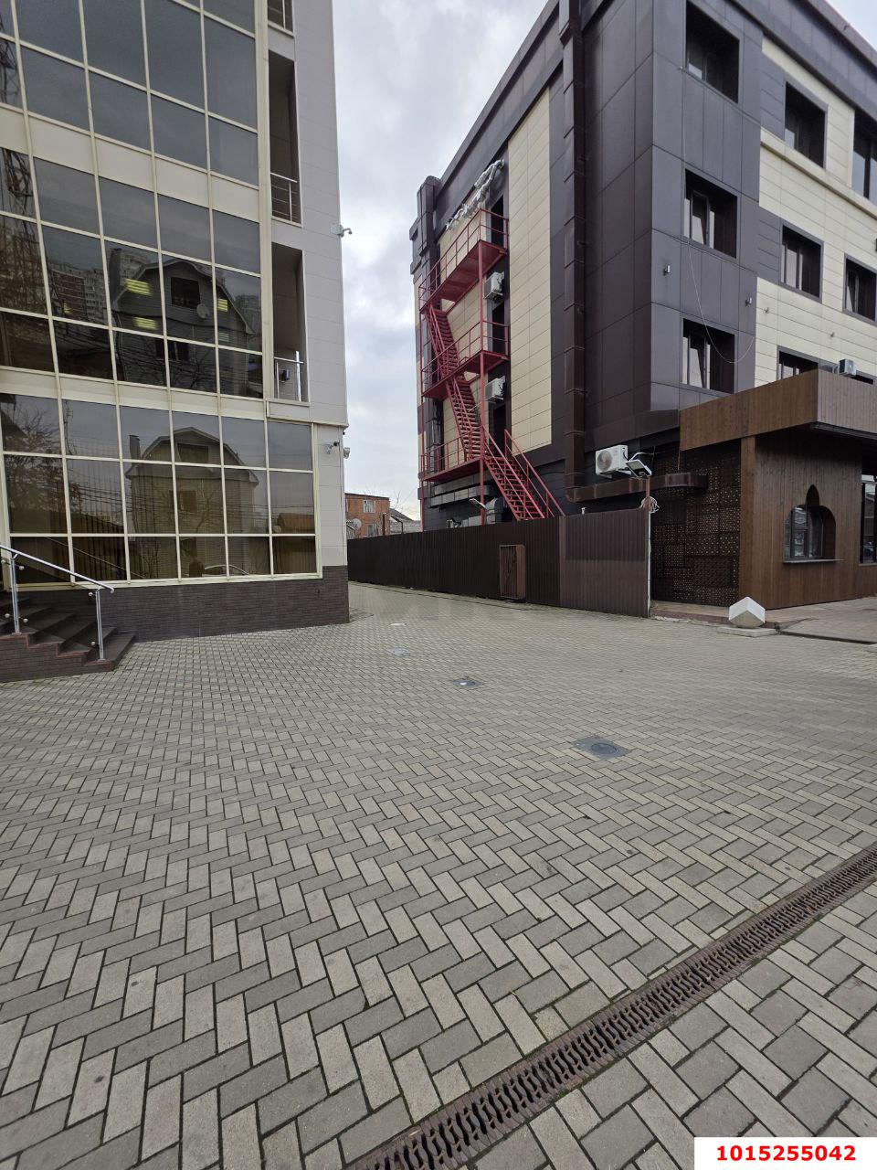 Фото №2: Офисное помещение 3607 м² - Краснодар, Фестивальный, ул. Аэродромная, 132