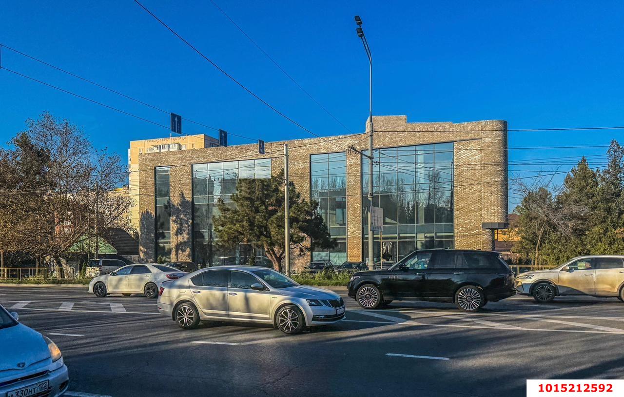 Фото №1: Торговое помещение 541 м² - Краснодар, Пашковский, ул. имени В.Н. Мачуги, 49