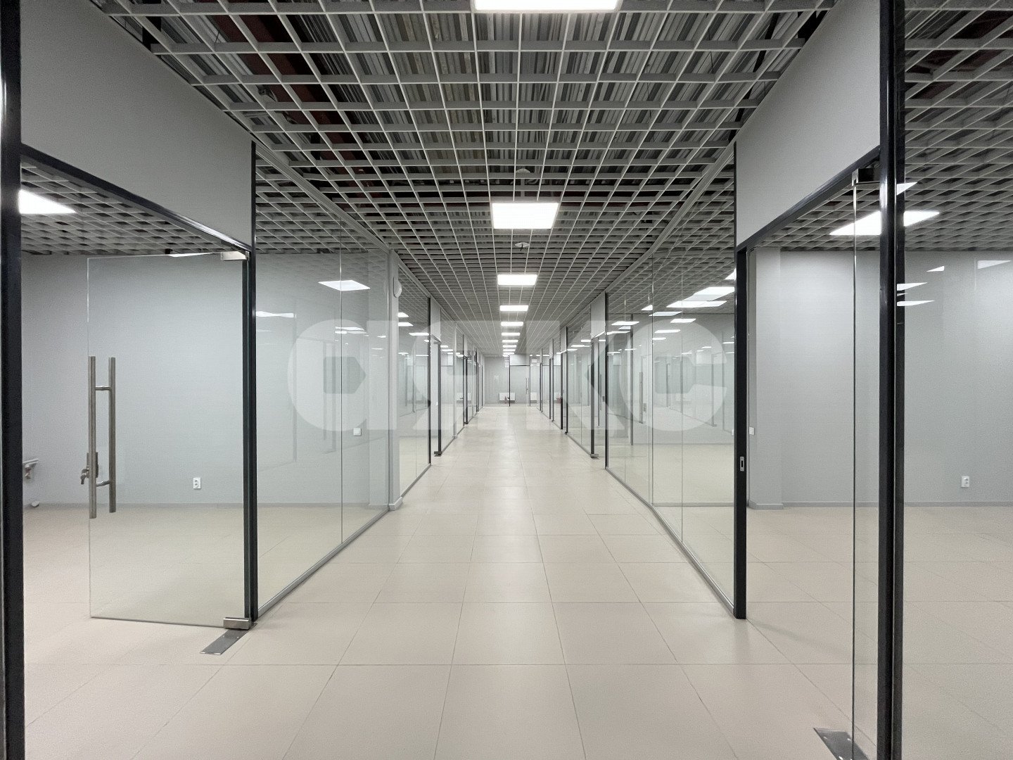 Фото №3: Коммерция 660 м² - Ростов-на-Дону, Ленинский, пр-кт Будённовский, 42