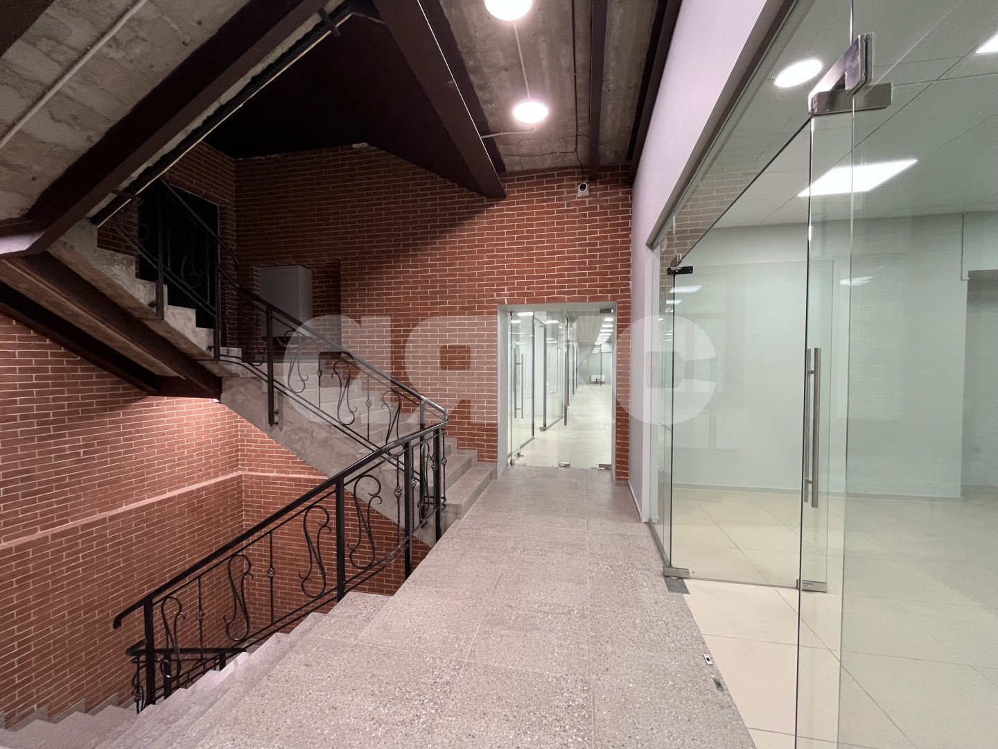 Фото №7: Коммерция 660 м² - Ростов-на-Дону, Ленинский, пр-кт Будённовский, 42