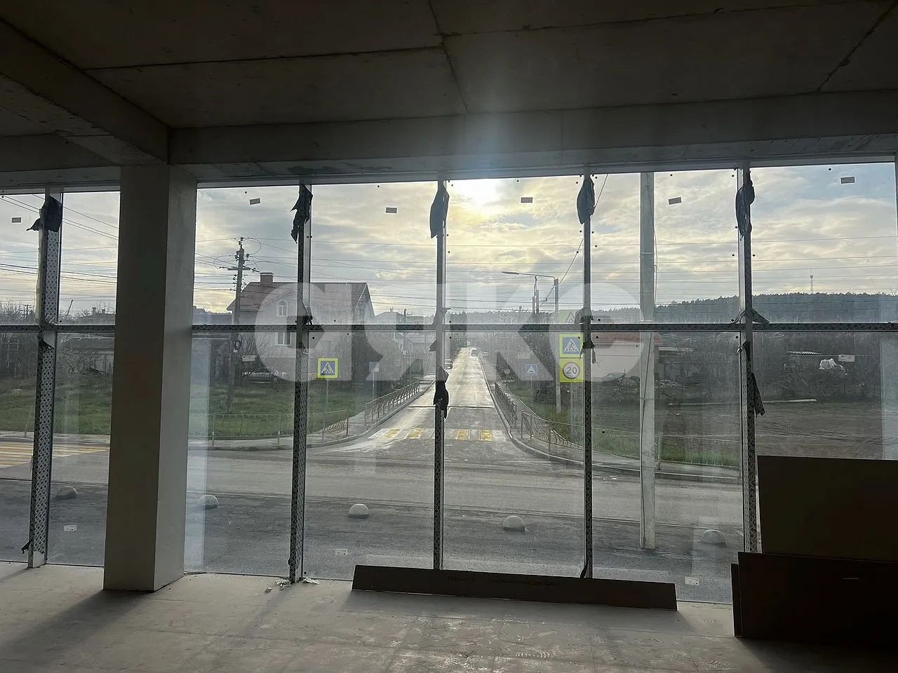 Фото №3: Коммерция 400 м² - Симферополь, Луговое, ул. Мамак, 32