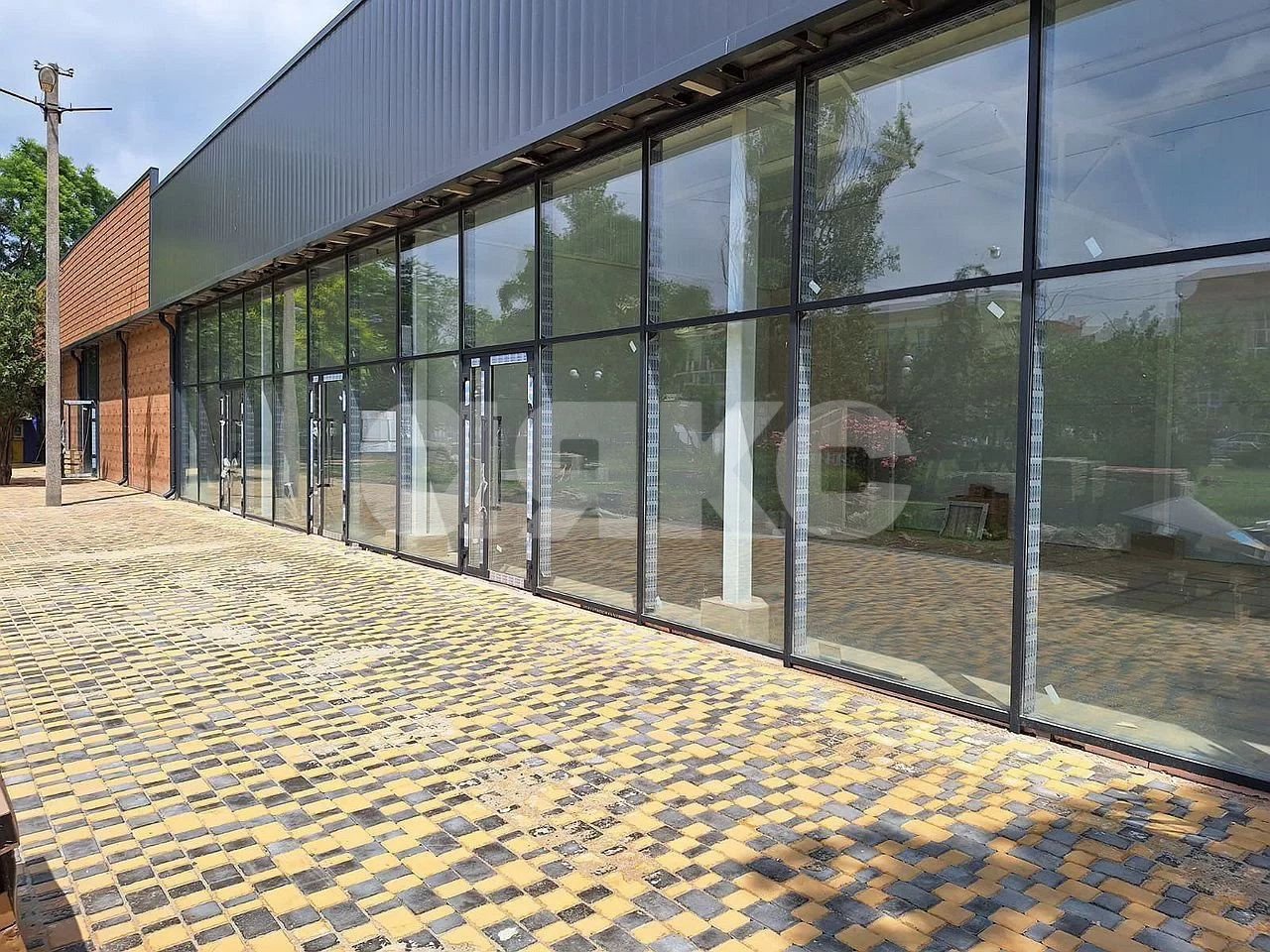 Фото №3: Коммерция 460 м² - Керчь, ул. Кирова, 1