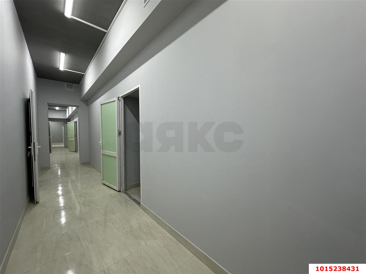 Фото №4: Офисное помещение 280 м² - Динская, жилой комплекс Белые Росы, ул. Спортивная, 2