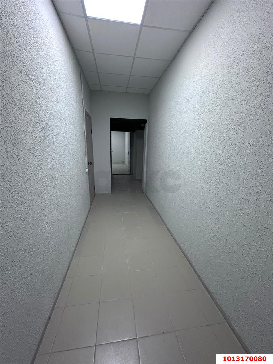 Фото №5: Торговое помещение 23 м² - Краснодар, имени Петра Метальникова, ул. Петра Метальникова, 38