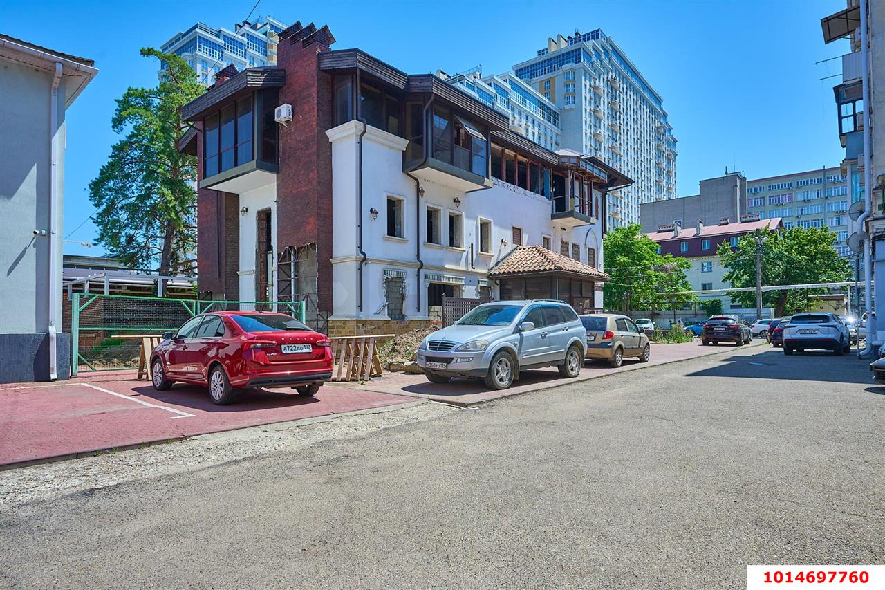 Фото №1: Коммерция 934 м² - Краснодар, Центральный внутригородской округ, мкр. Центральный, ул. Красная, 184/2