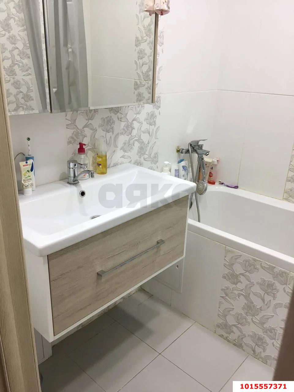 Фото №2: 2-комнатная квартира 60 м² - Краснодар, Краевая Клиническая Больница, ул. им. Героя Яцкова И.В., 9