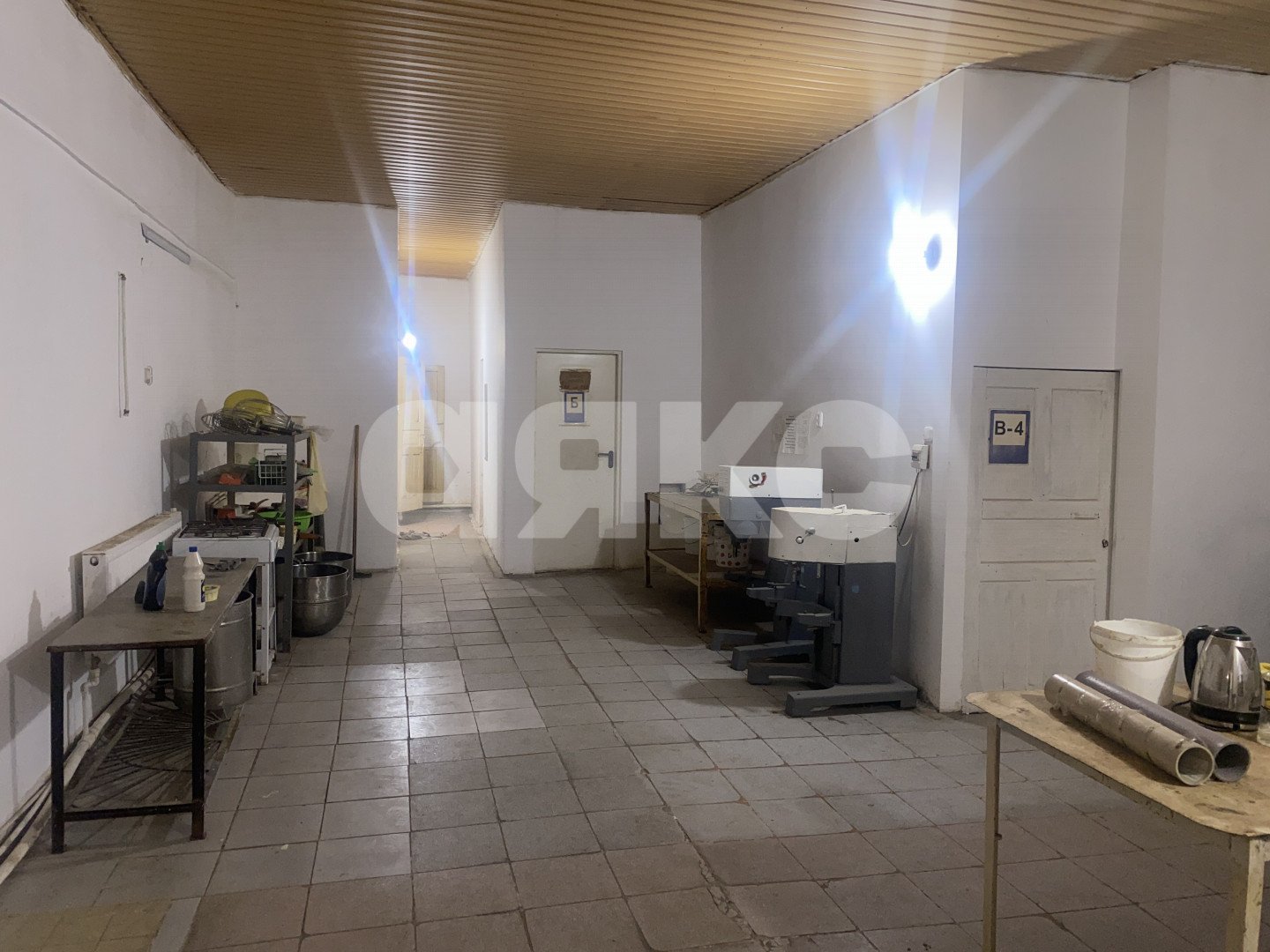 Фото №7: Коммерция 200 м² - Новокубанск, ул. Советская, 96