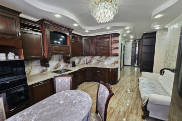 Фото №1: 2-комнатная квартира 68 м² - Краснодар, мкр. Губернский, ул. имени Героя Георгия Бочарникова, 8/1