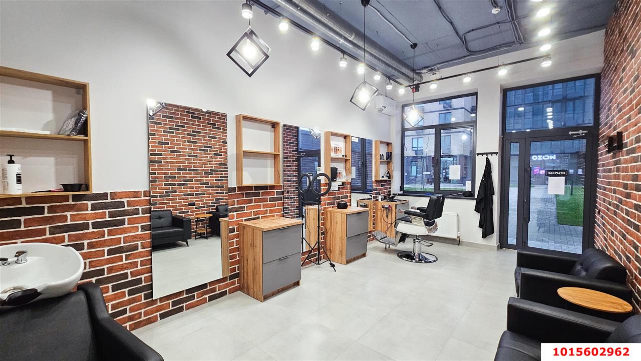 Фото №1: Торговое помещение 28 м² - Берёзовый, жилой комплекс Огурцы, ул. Целиноградская, 2И