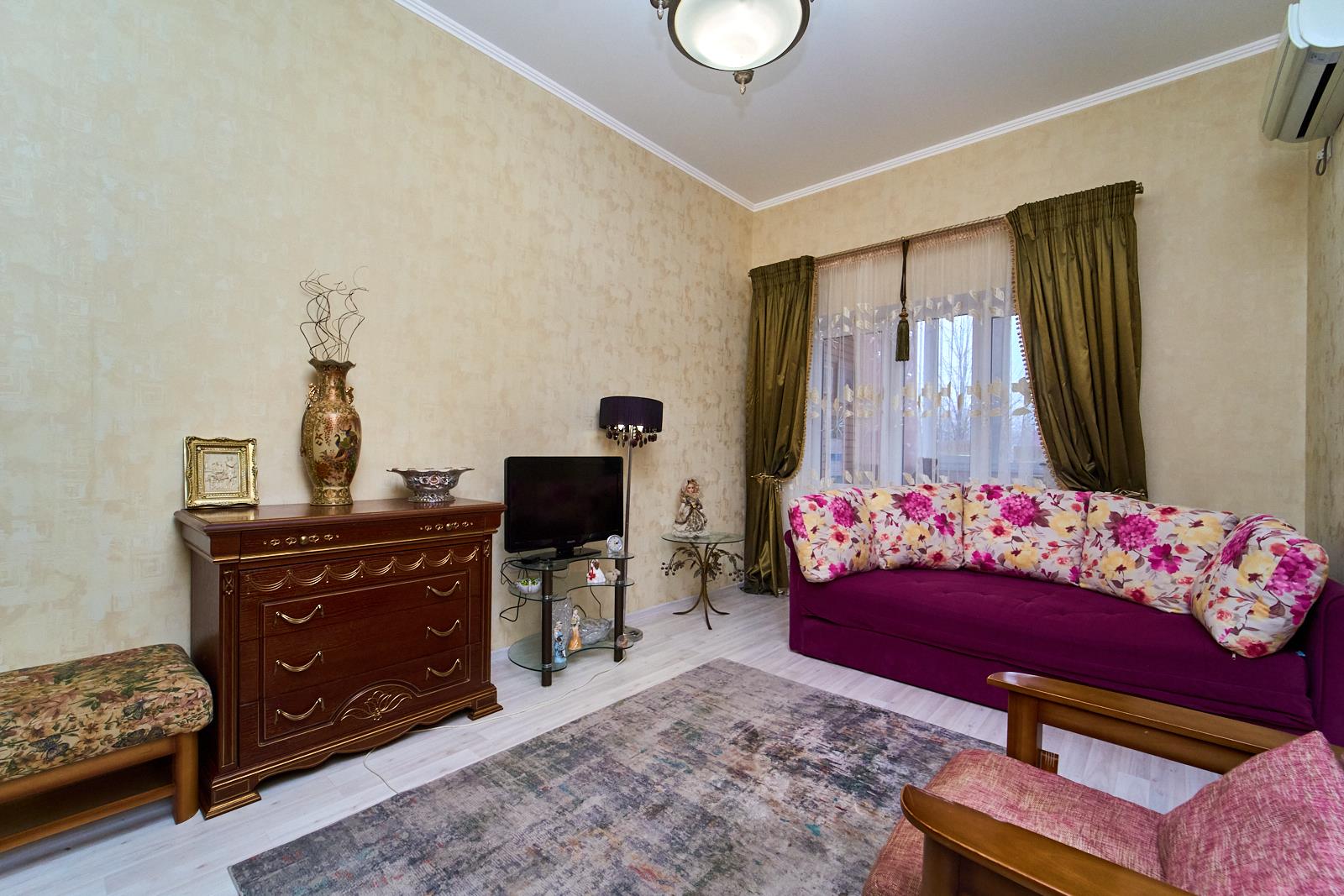 Фото №1: 1-комнатная квартира 40 м² - Краснодар, Прикубанский внутригородской округ, Отделение № 1 совхоза Солнечный, мкр. Фестивальный, ул. Атарбекова, 5