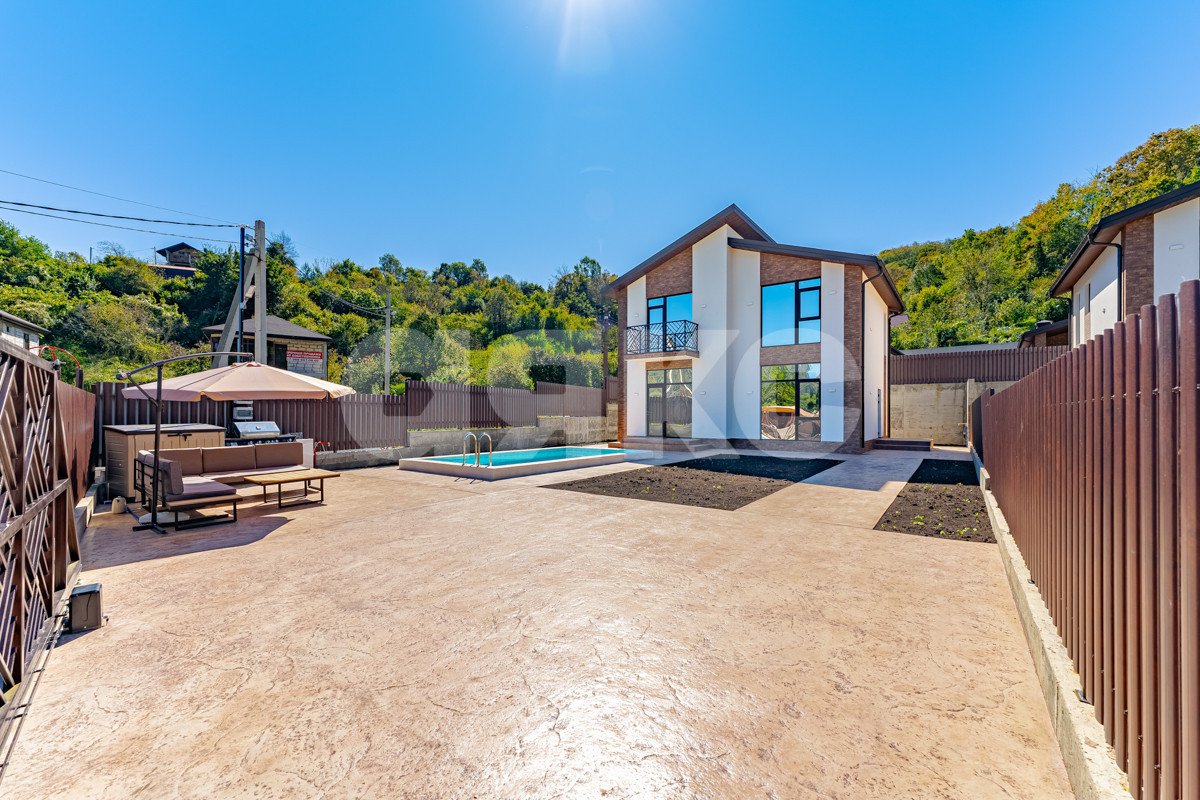 Фото №1: Дом 140 м² + 4.5 сот. - Сочи, Нижняя Хобза, ул. Нижнехобзинская, 10