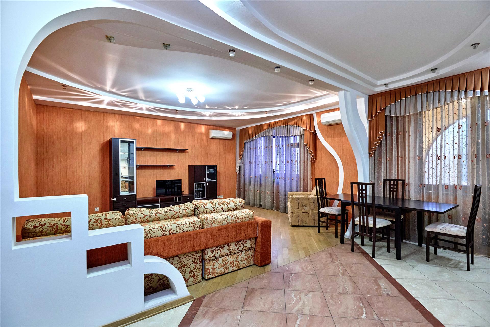 Фото №2: 2-комнатная квартира 111 м² - Краснодар, Западный внутригородской округ, мкр. Центральный, ул. Комсомольская, 6