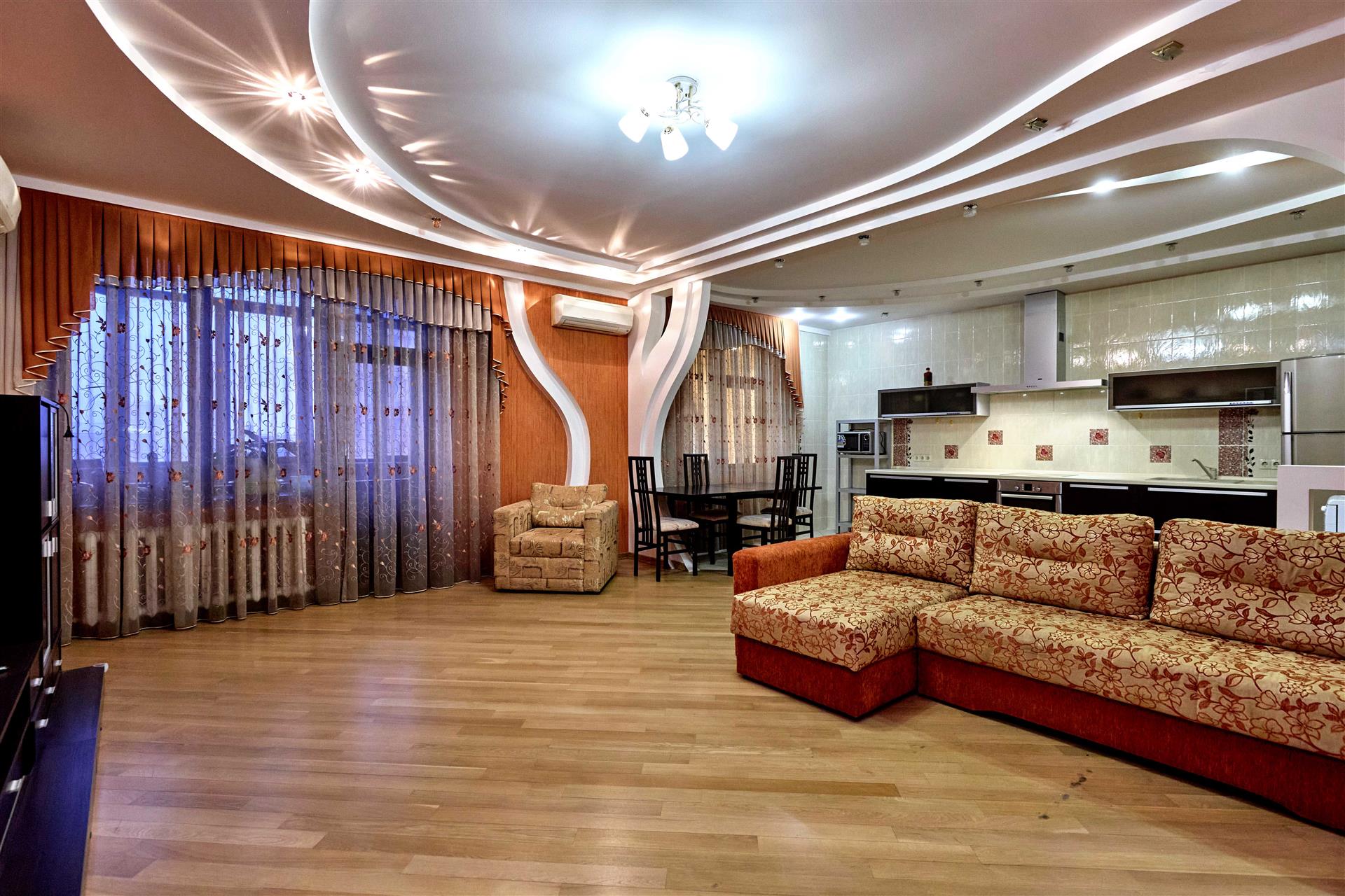 Фото №1: 2-комнатная квартира 111 м² - Краснодар, Западный внутригородской округ, мкр. Центральный, ул. Комсомольская, 6