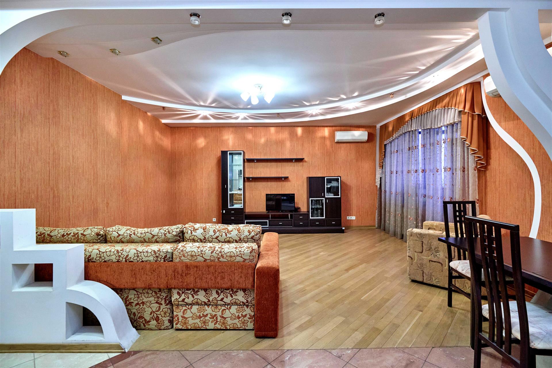 Фото №3: 2-комнатная квартира 111 м² - Краснодар, Западный внутригородской округ, мкр. Центральный, ул. Комсомольская, 6