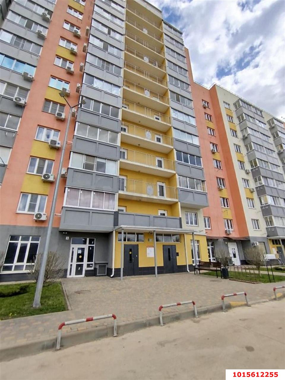 Фото №1: 1-комнатная квартира <span class="whitespace-nowrap">44 м²</span>, <span class="whitespace-nowrap">12/12 эт.</span> - Краснодар, Карасунский внутригородской округ, мкр. Сосновый Бор, ул. имени Виктора Нарыкова, 6