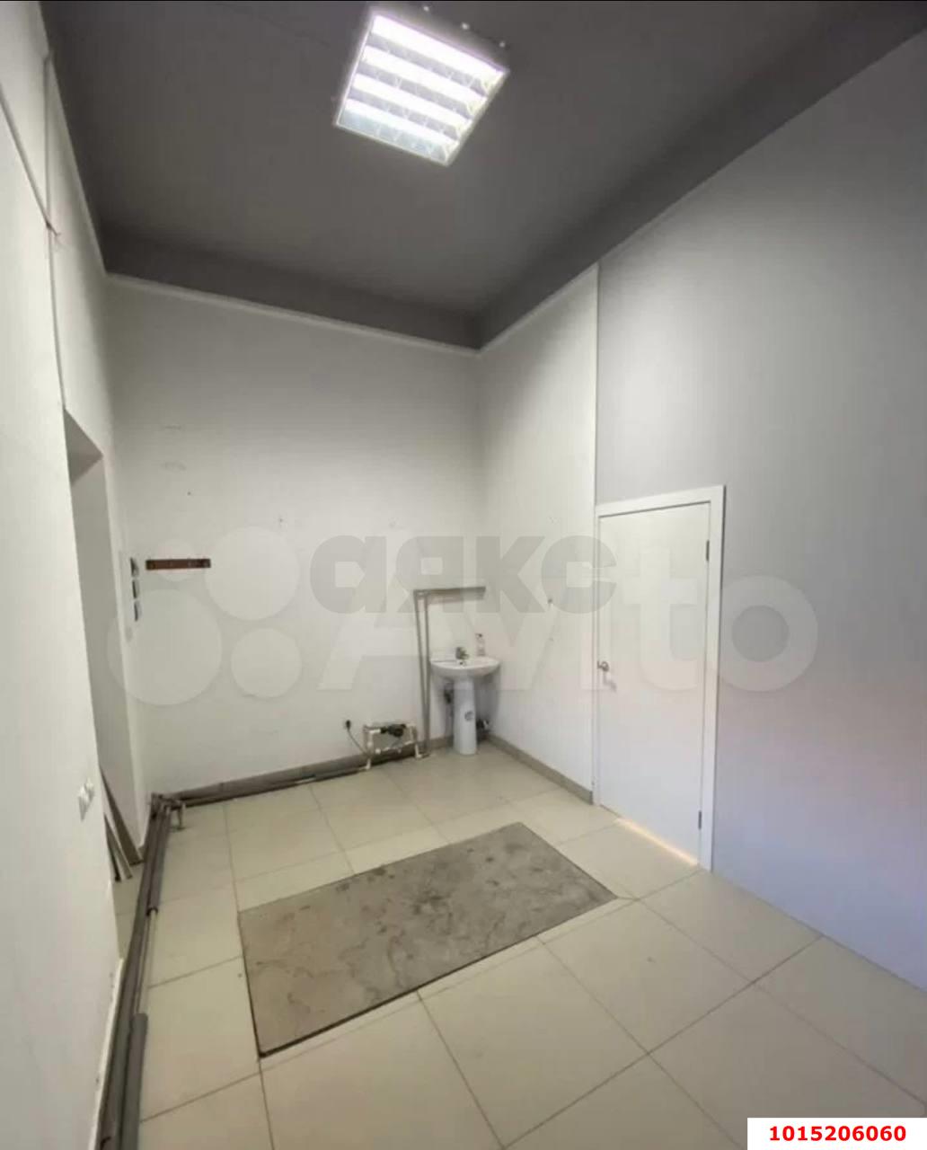 Фото №3: Торговое помещение 113 м² - Краснодар, Завод Радиоизмерительных Приборов, ул. Российская, 488