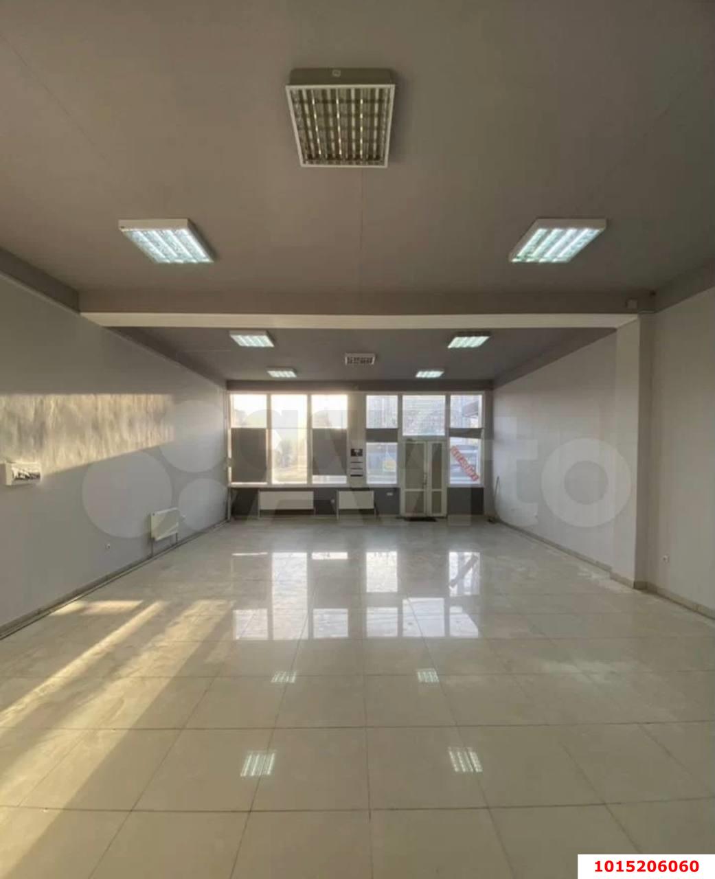 Фото №2: Торговое помещение 113 м² - Краснодар, Завод Радиоизмерительных Приборов, ул. Российская, 488