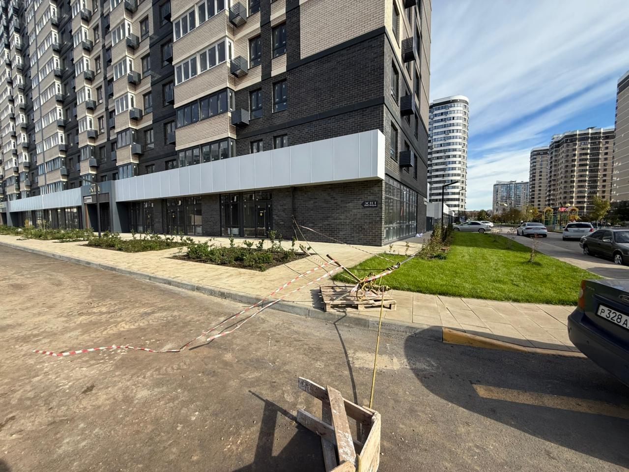 Фото №1: Коммерция 50 м² - Краснодар, жилой комплекс Дружный-2, Прикубанский внутригородской округ, Россинского, мкр. жилой комплекс Дружный, б-р Адмиралтейский, 3к3