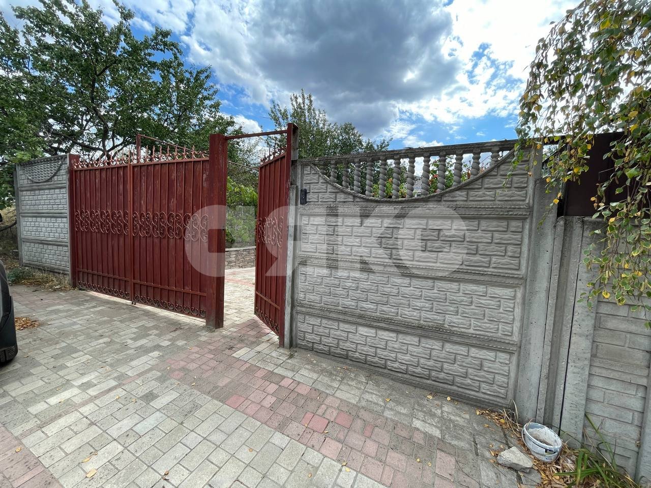 Фото №1: Дом 200 м² + 6 сот. - Луганск, р. Артёмовский, пер. 4-й Ракетный, 15