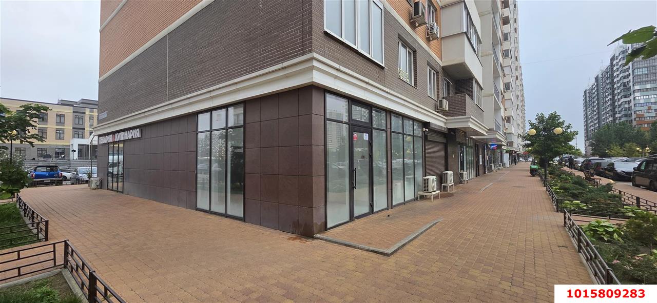 Фото №1: Торговое помещение 55 м² - Краснодар, жилой комплекс Символ, ул. Командорская, 9/2