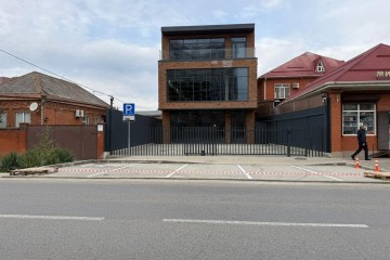 Фото №1: Торговое помещение 555 м² - Краснодар, мкр. Западный внутригородской округ, ул. Скорняжная, 75