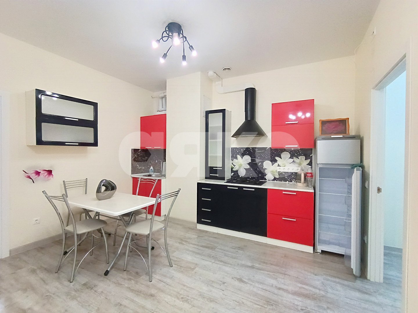 Фото №3: 2-комнатная квартира 74 м² - Геленджик, жилой комплекс Лазурный-2, ул. Верхняя, 4к7