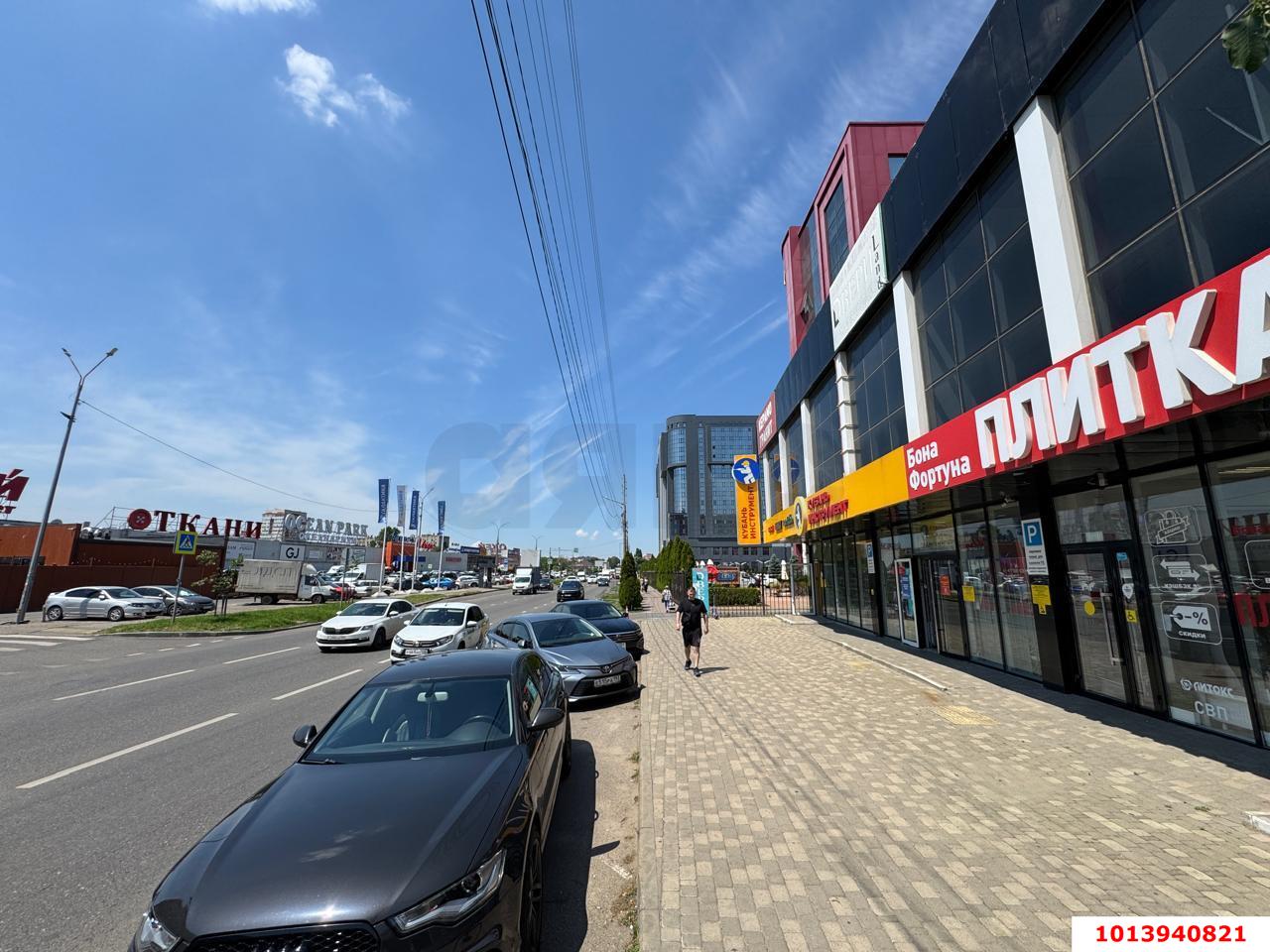 Фото №3: Торговое помещение <span class="whitespace-nowrap">822 м²</span>, <span class="whitespace-nowrap">2/2 эт.</span> - Краснодар, Карасунский внутригородской округ, мкр. Хлопчато-бумажный Комбинат, ул. Уральская, 77