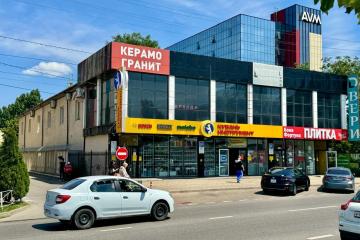 Фото №1: Торговое помещение <span class="whitespace-nowrap">822 м²</span>, <span class="whitespace-nowrap">2/2 эт.</span> - Краснодар, мкр. Хлопчато-бумажный Комбинат, ул. Уральская, 77