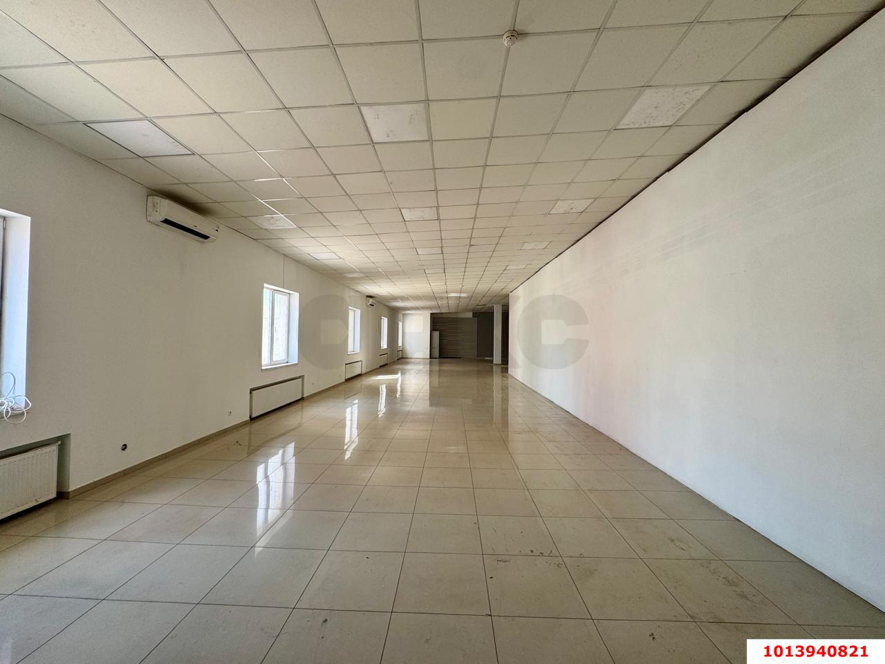 Фото №6: Торговое помещение <span class="whitespace-nowrap">822 м²</span>, <span class="whitespace-nowrap">2/2 эт.</span> - Краснодар, Карасунский внутригородской округ, мкр. Хлопчато-бумажный Комбинат, ул. Уральская, 77
