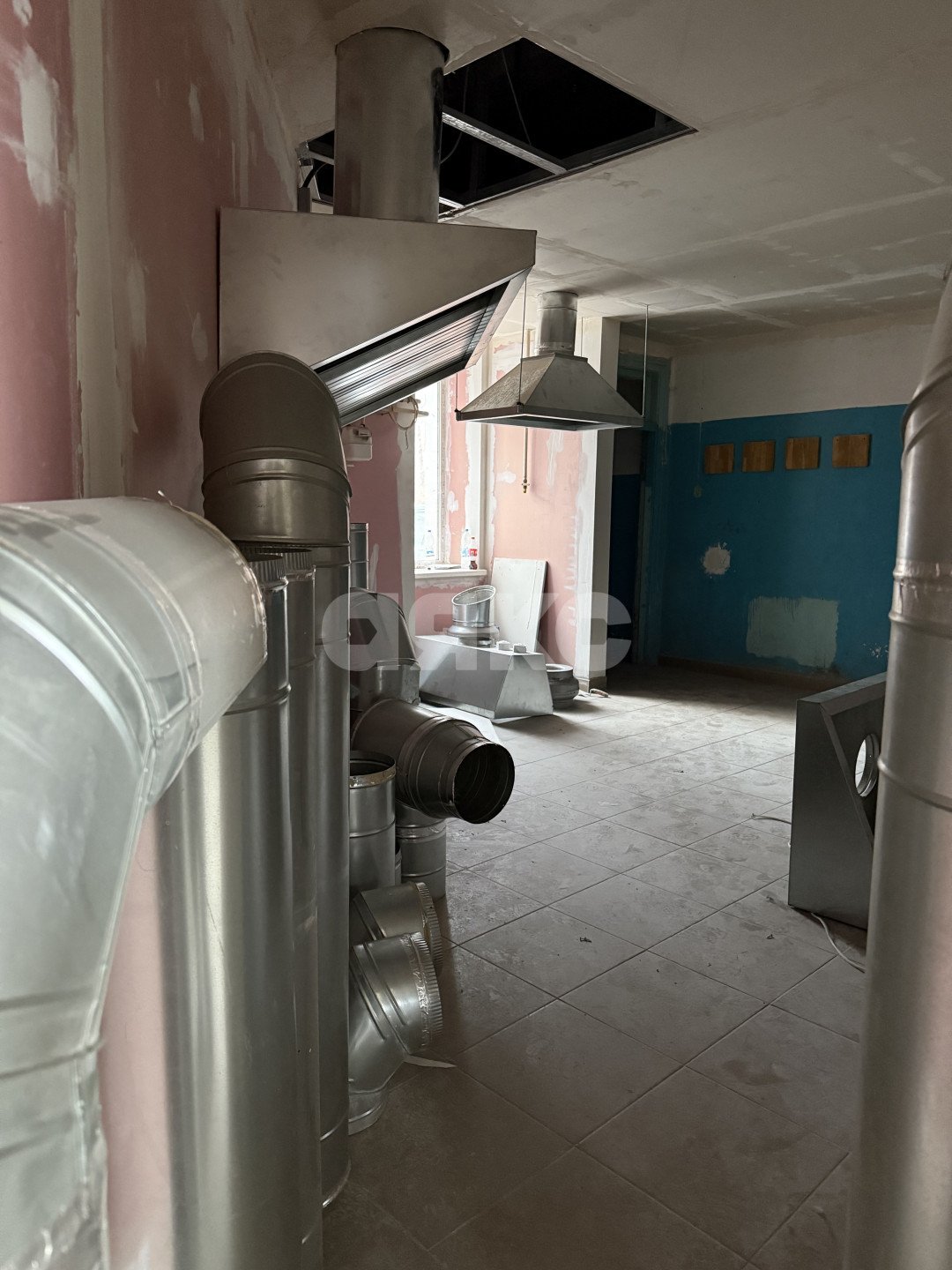 Фото №3: Коммерция 180 м² - Мариуполь, Жовтневый, ул. Административная площадь