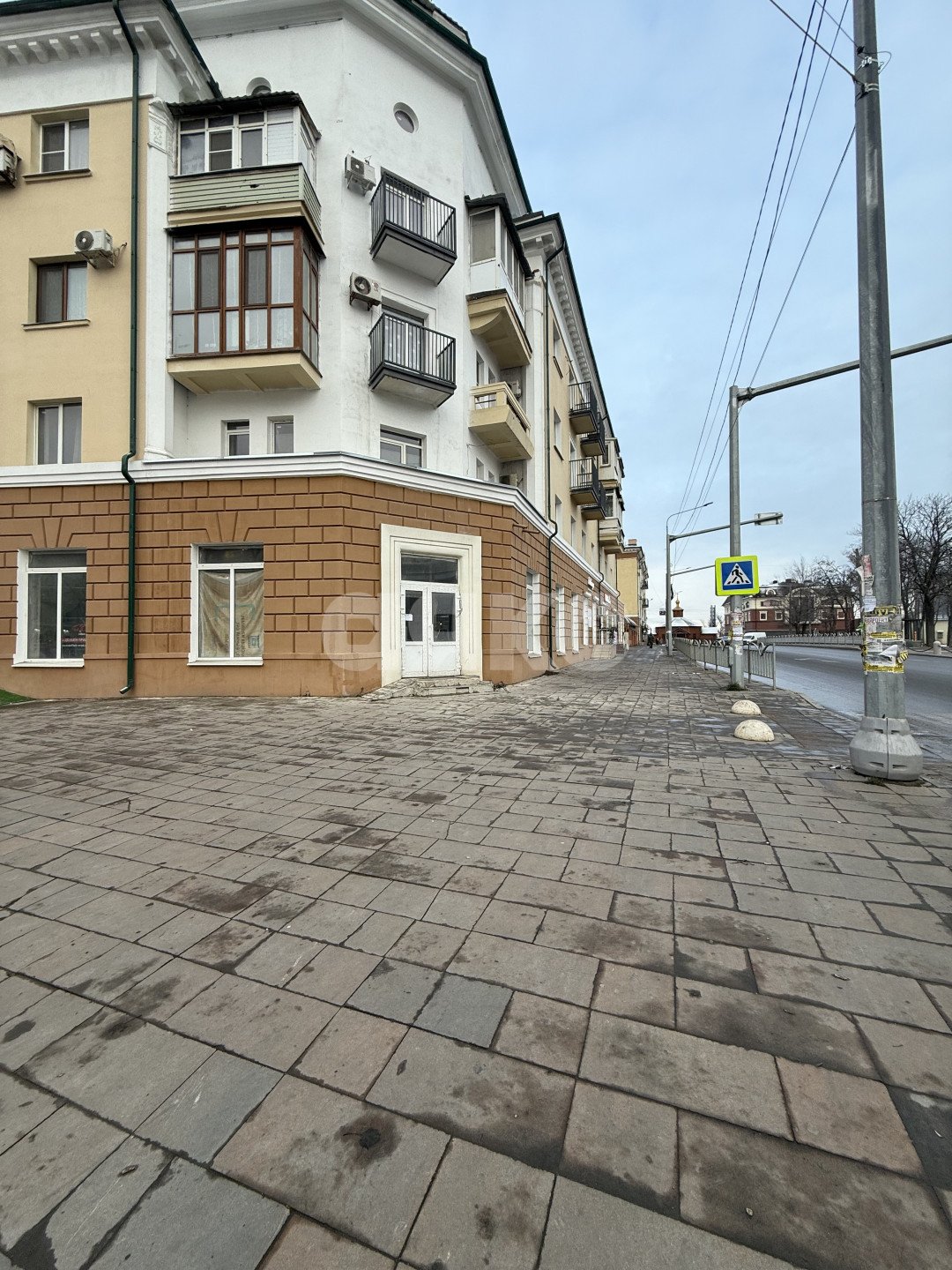 Фото №2: Коммерция 180 м² - Мариуполь, Жовтневый, ул. Административная площадь