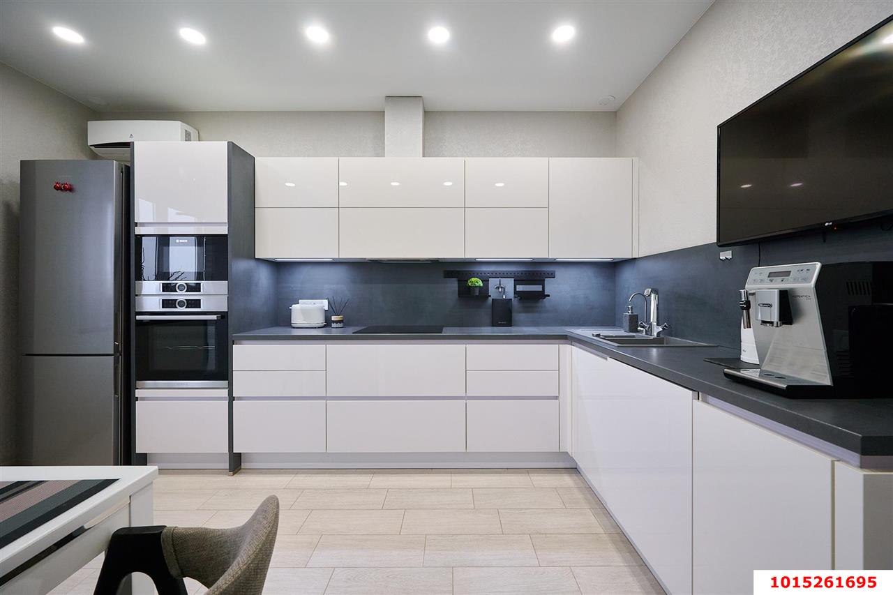 Фото №1: 1-комнатная квартира 45 м² - Краснодар, ЖК Димитрова, Центральный внутригородской округ, Дубинка, мкр. жилой комплекс Димитрова, ул. Димитрова, 3/1