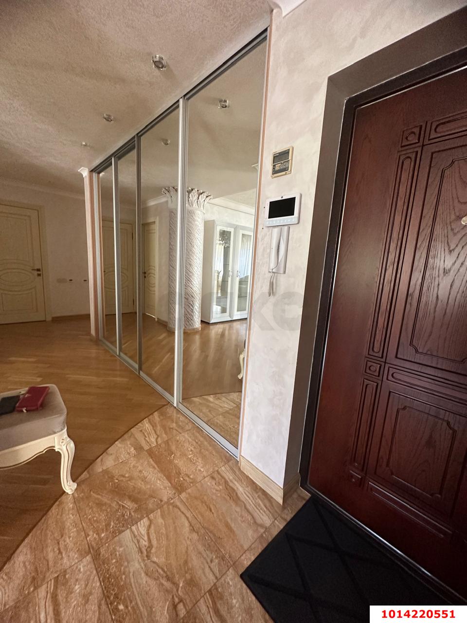 Фото №1: 3-комнатная квартира 140 м² - Краснодар, Центральный, ул. Кубанская набережная, 4