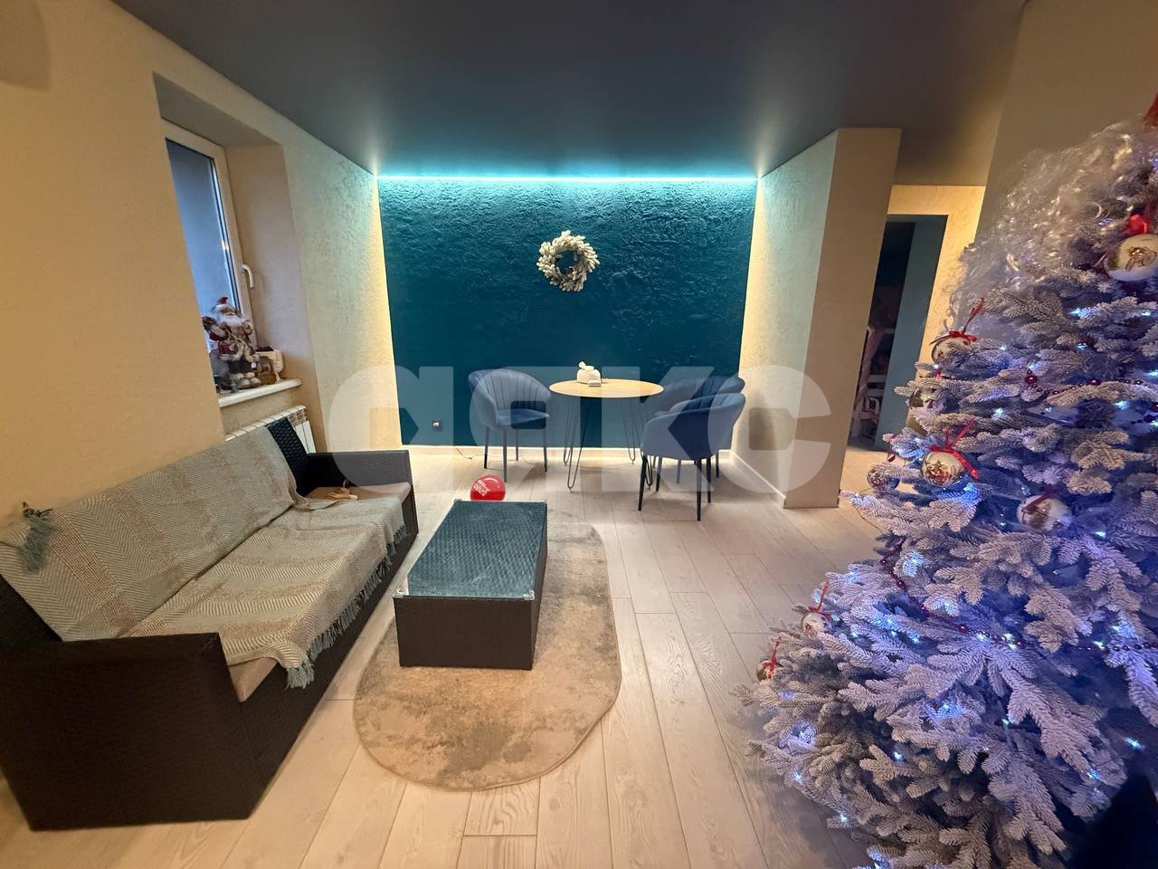 Фото №1: Дом 120 м² + 6 сот. - Мариуполь, Жовтневый, ул. Административная площадь