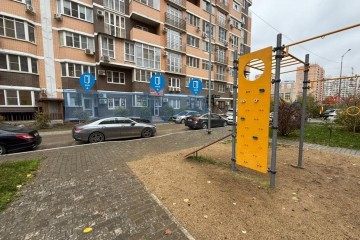 Фото №1: Торговое помещение 249 м² - Краснодар, мкр. Солнечный, ул. Архитектора Петина, 18/2