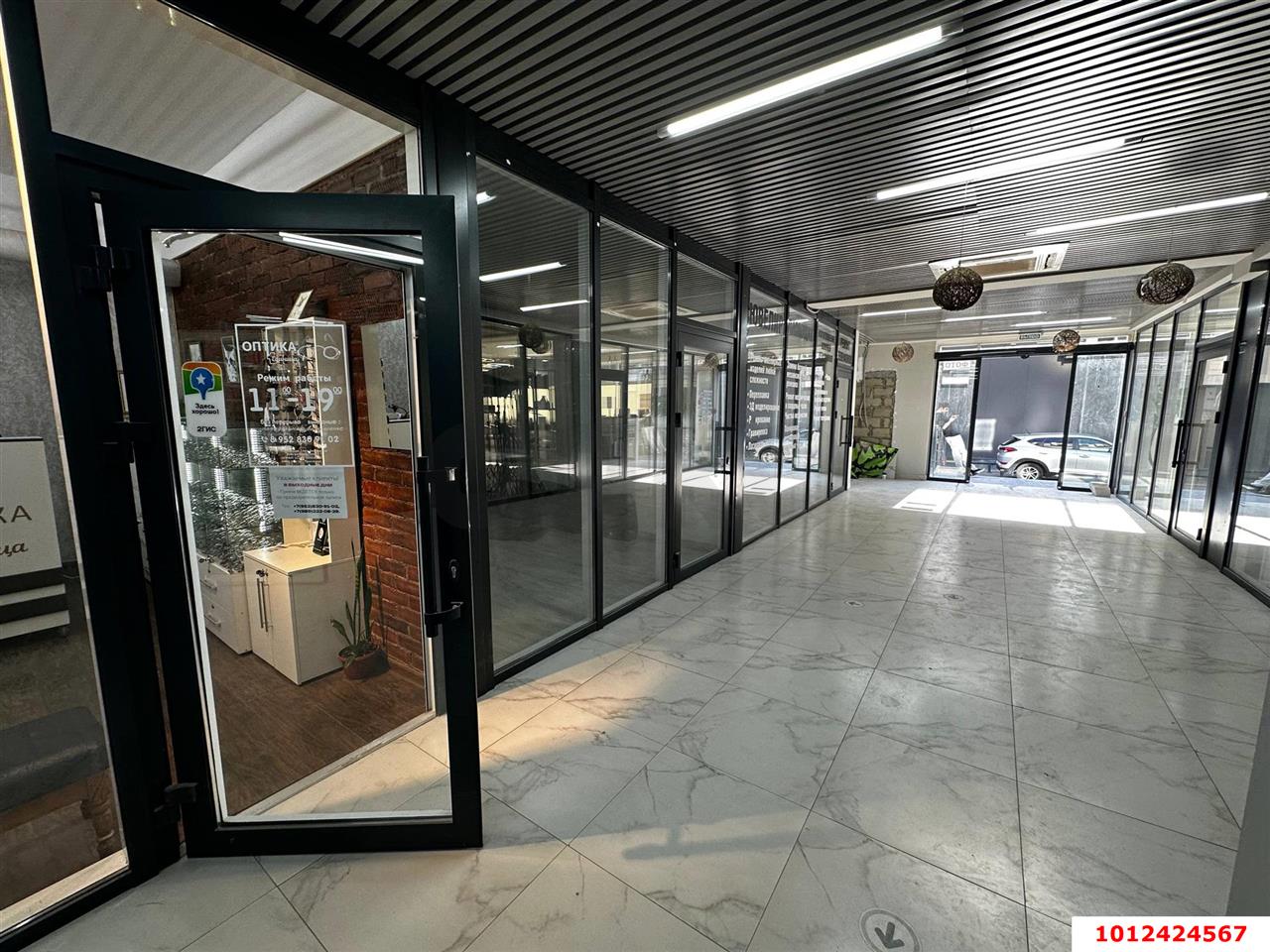 Фото №6: Торговое помещение <span class="whitespace-nowrap">96 м²</span>, <span class="whitespace-nowrap">1/2 эт.</span> - Краснодар, Прикубанский внутригородской округ, жилой комплекс Грин Лайф, мкр. имени Петра Метальникова, ул. Петра Метальникова, 28