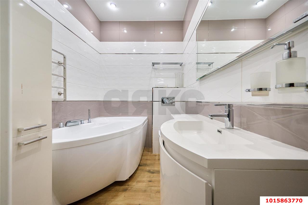 Фото №13: 2-комнатная квартира 76 м² - Краснодар, ЖК Октябрьский, жилой комплекс Центральный, Центральный внутригородской округ, Западный внутригородской округ, мкр. Центральный, ул. Октябрьская, 181/2