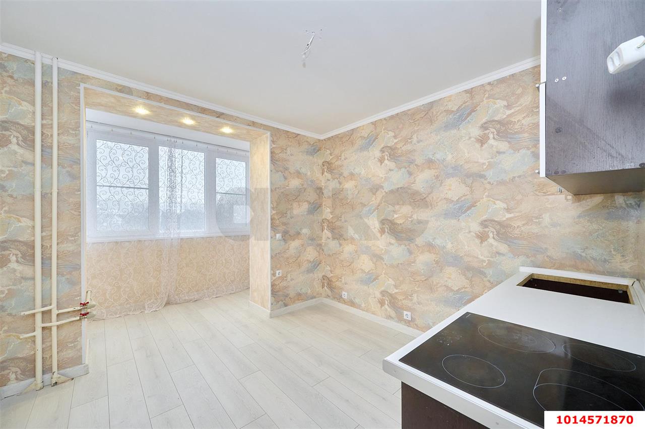 Фото №1: 2-комнатная квартира 57 м² - Краснодар, Прикубанский внутригородской округ, мкр. Военный городок № 109, ул. Кореновская, 63