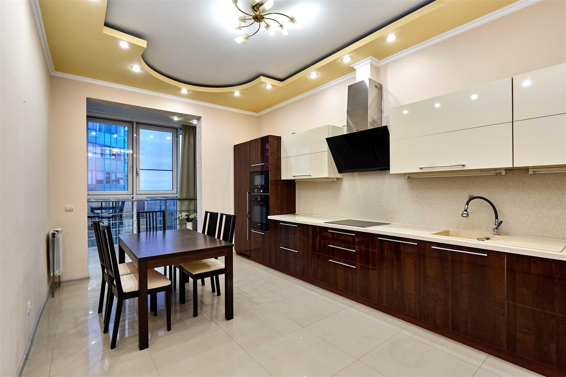 Фото №1: 2-комнатная квартира 90 м² - Краснодар, Центральный внутригородской округ, Западный внутригородской округ, мкр. Центральный, ул. Кубанская набережная, 37/11