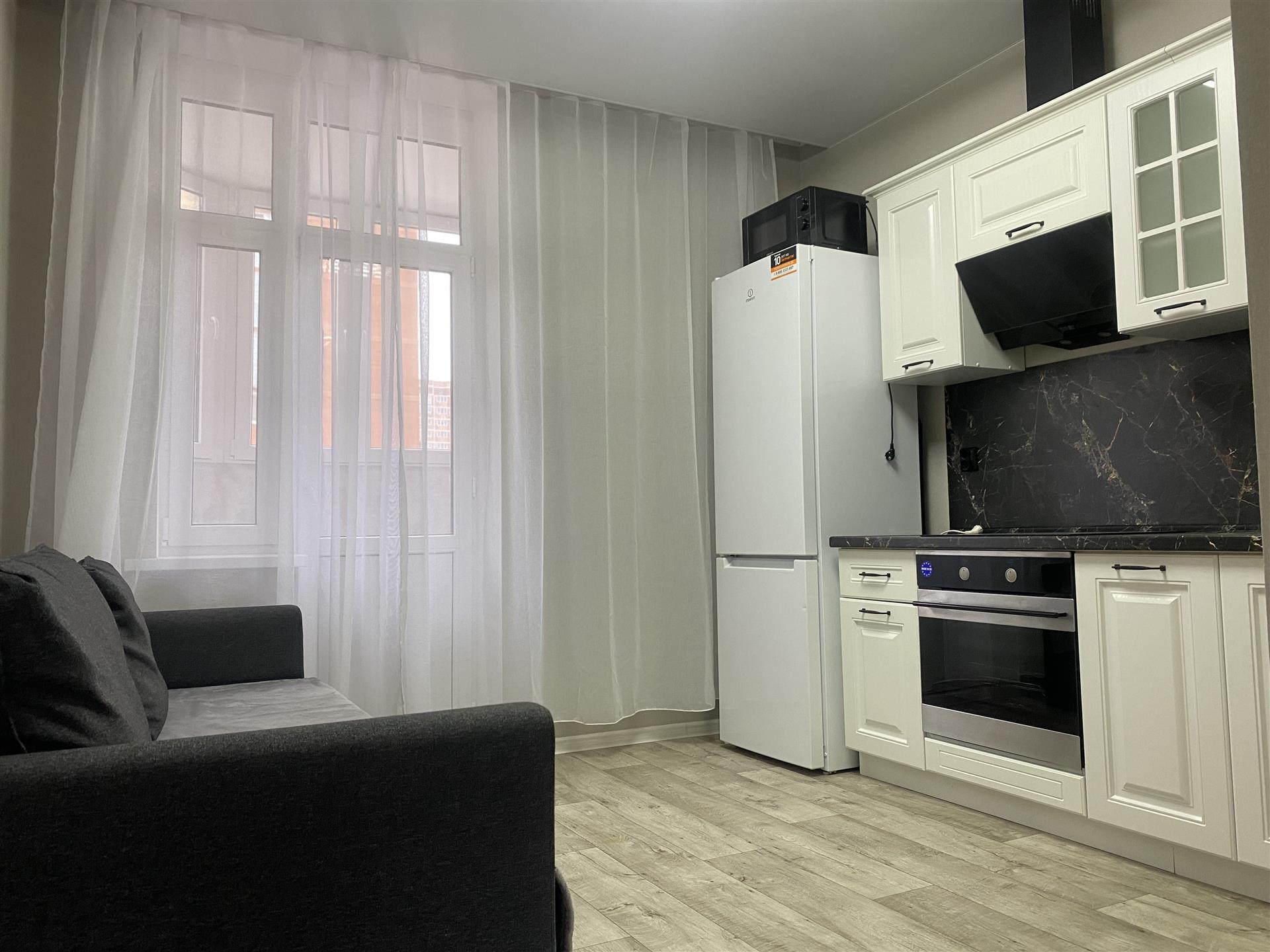 Фото №1: 1-комнатная квартира 39 м² - Краснодар, Прикубанский внутригородской округ, ЖК Губернский, мкр. 4-й квартал, ул. имени Героя Николая Шевелёва, 3