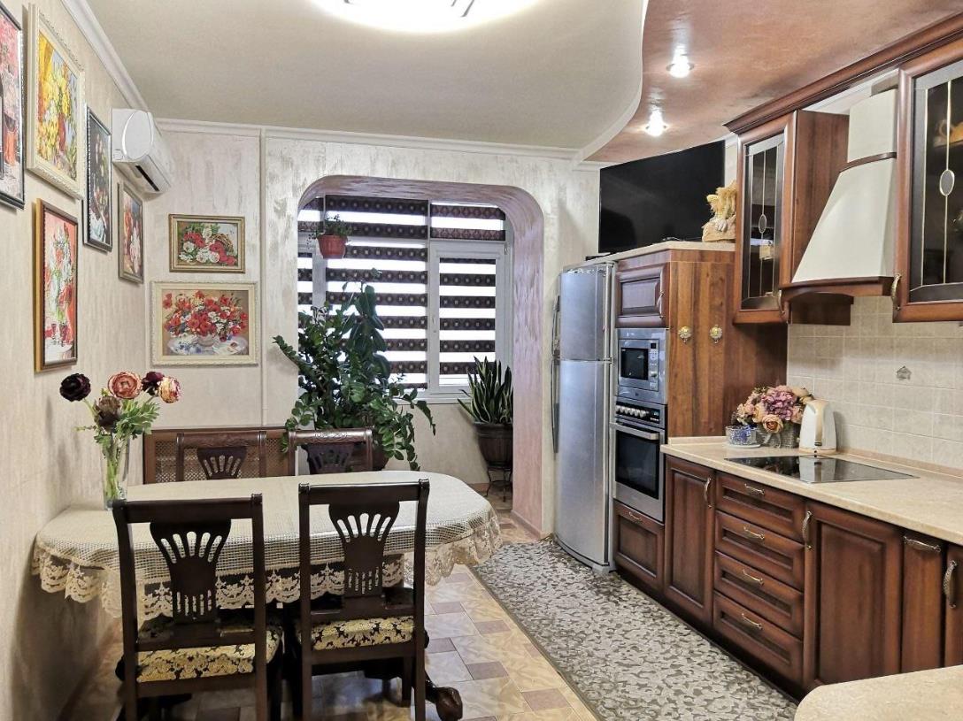 Фото №1: 2-комнатная квартира 101 м² - Краснодар, Центральный внутригородской округ, Покровка, мкр. Центральный, ул. Карасунская набережная, 32