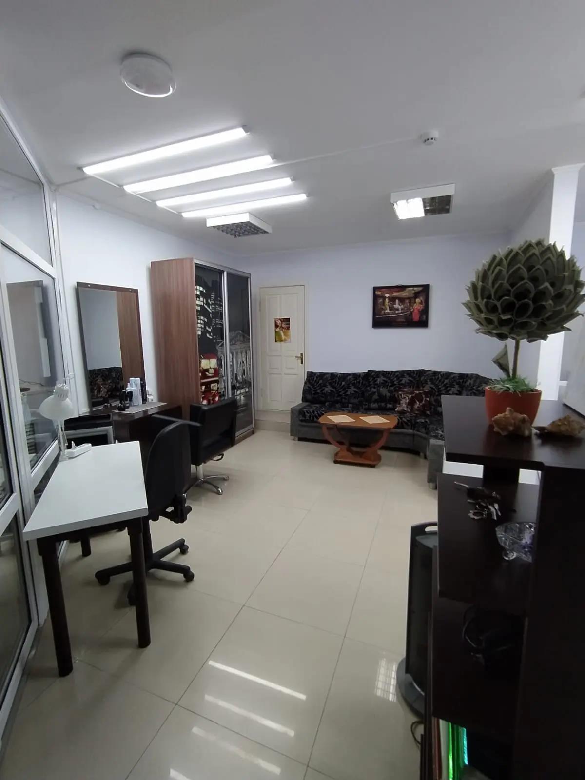 Фото №2: Коммерция 160 м² - Каневская, ул. Азовская, 75