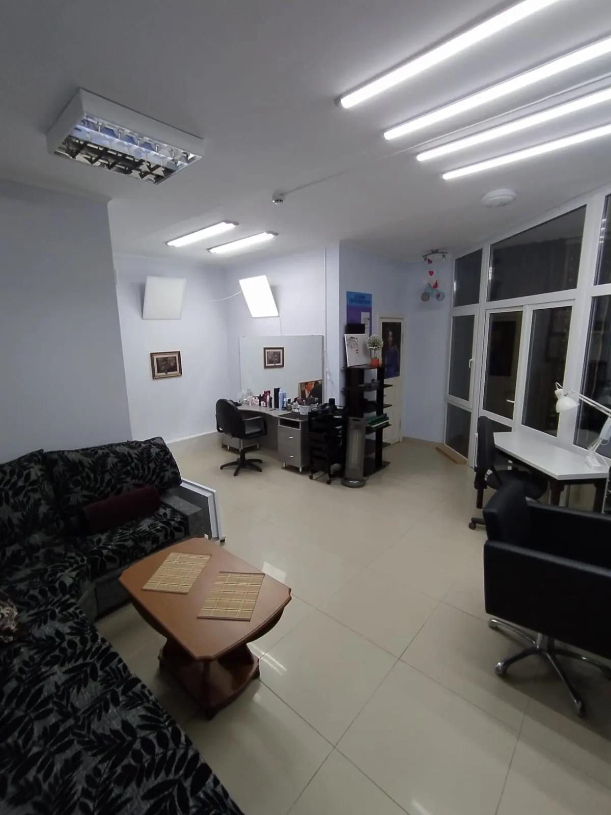 Фото №1: Коммерция 160 м² - Каневская, ул. Азовская, 75