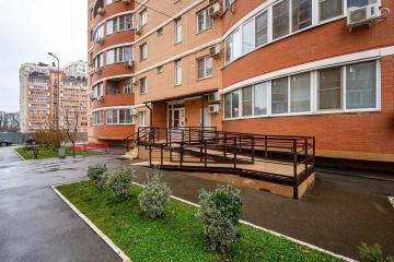 Фото №1: 3-комнатная квартира 76 м² - Краснодар, мкр. Краевая Клиническая Больница, ул. Домбайская, 6/1