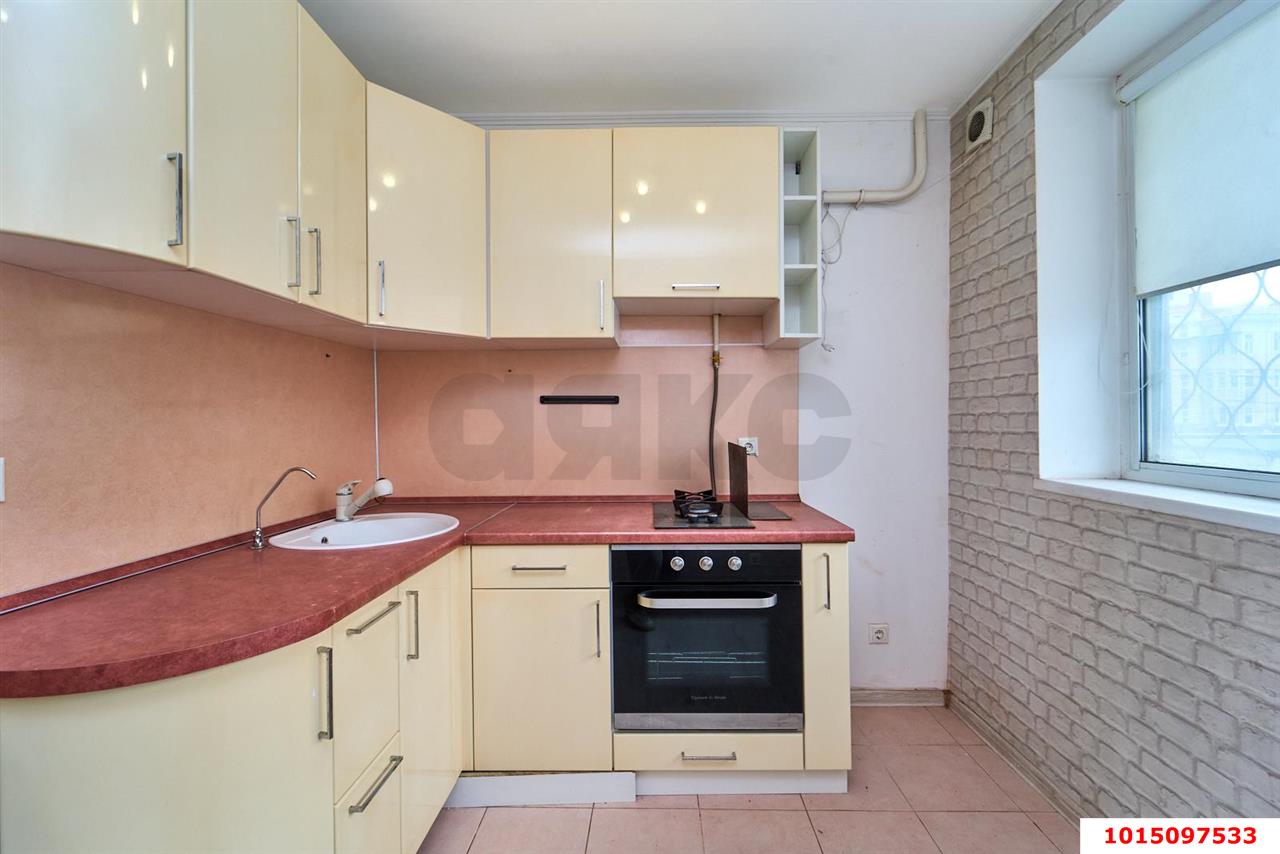 Фото №3: 3-комнатная квартира <span class="whitespace-nowrap">60 м²</span>, <span class="whitespace-nowrap">2/9 эт.</span> - Краснодар, Центральный внутригородской округ, мкр. Центральный, ул. Красная, 40